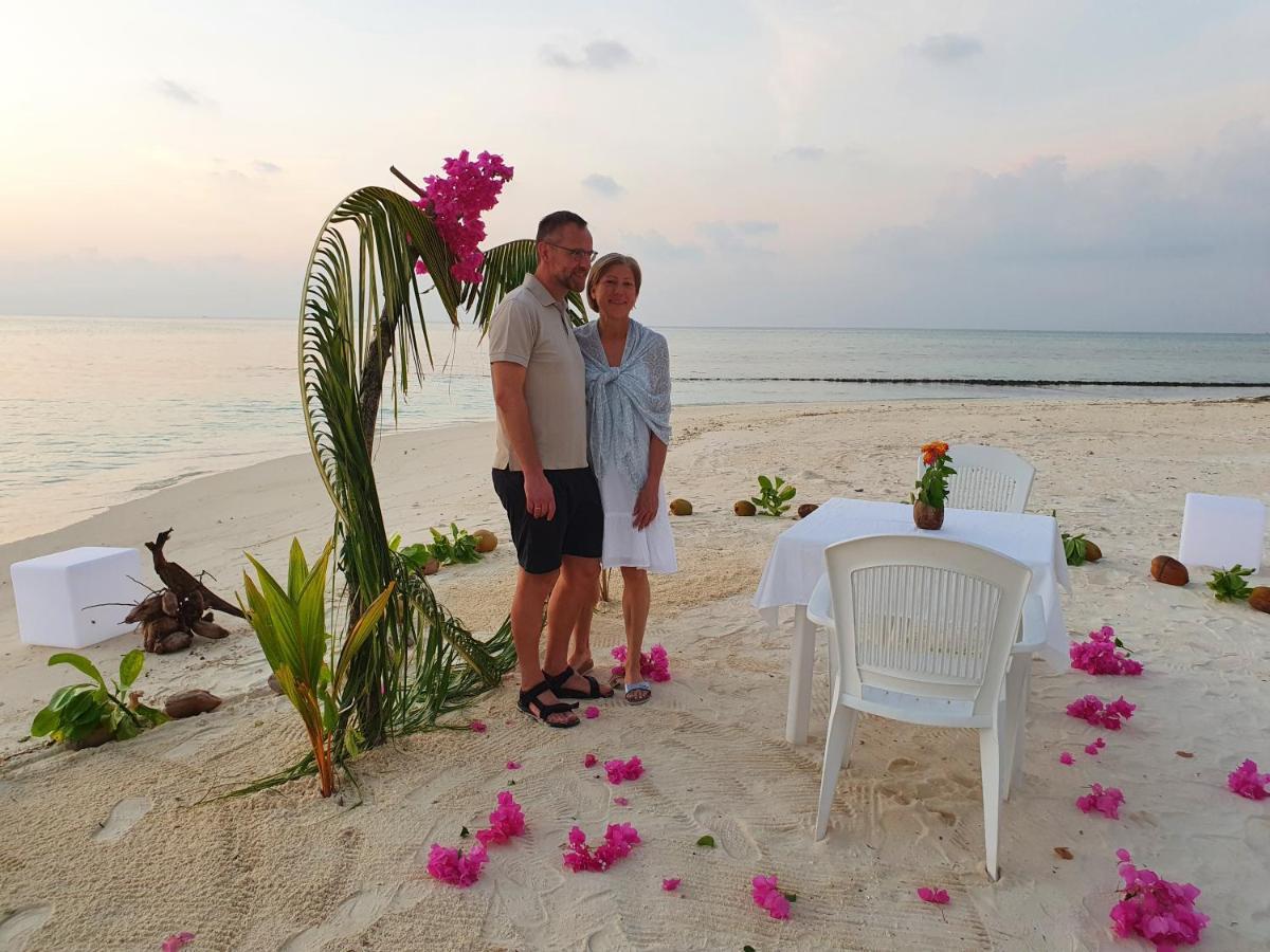 Island Life Maldives Retreat & Spa Magoodhoo Экстерьер фото