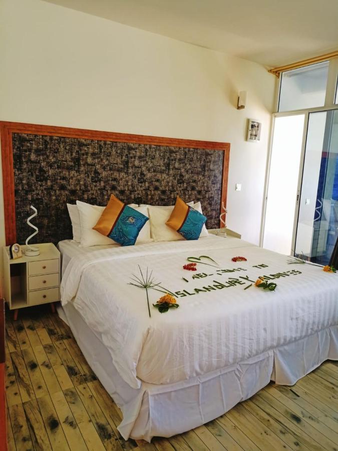 Island Life Maldives Retreat & Spa Magoodhoo Экстерьер фото