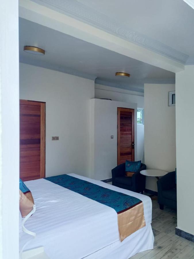 Island Life Maldives Retreat & Spa Magoodhoo Экстерьер фото