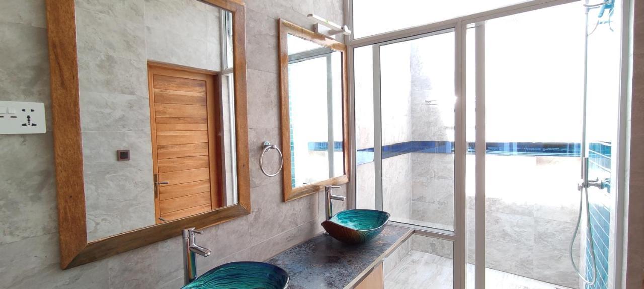 Island Life Maldives Retreat & Spa Magoodhoo Экстерьер фото