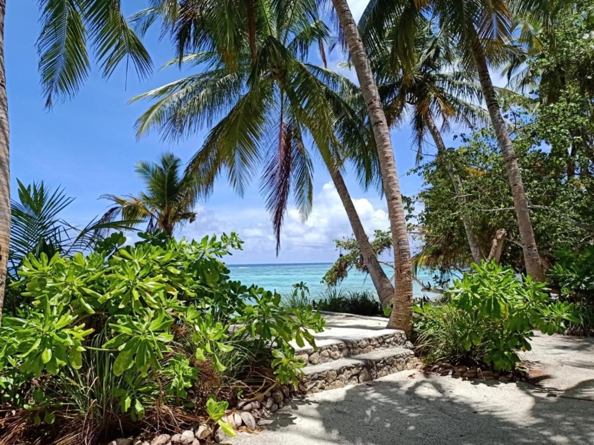 Island Life Maldives Retreat & Spa Magoodhoo Экстерьер фото